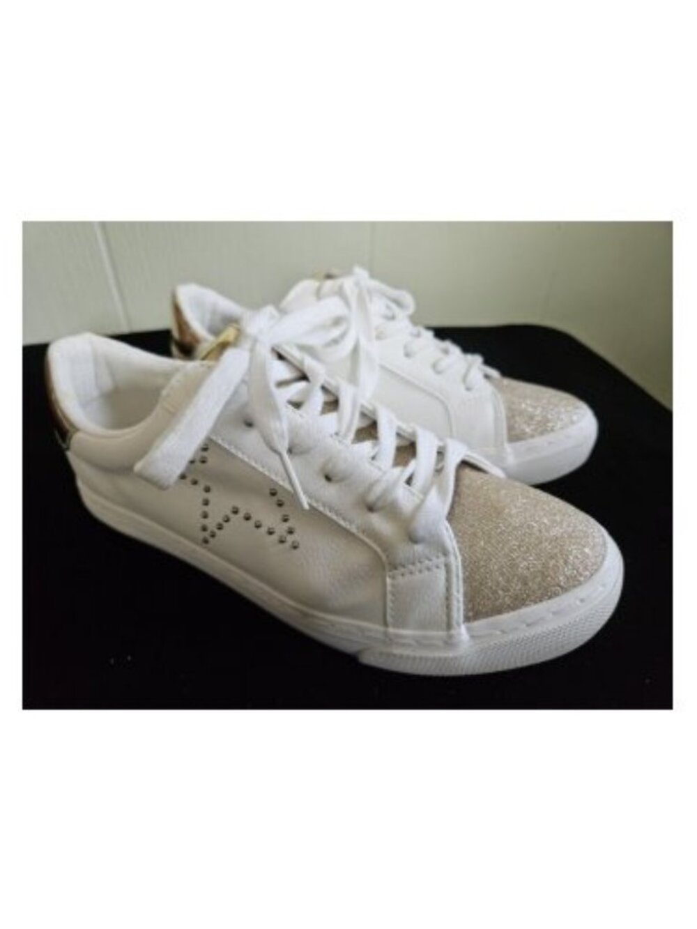 STUDIO 1886 White Sparkly Gold Toe Tie Sneakers Ladies Size 8 Beaded Star